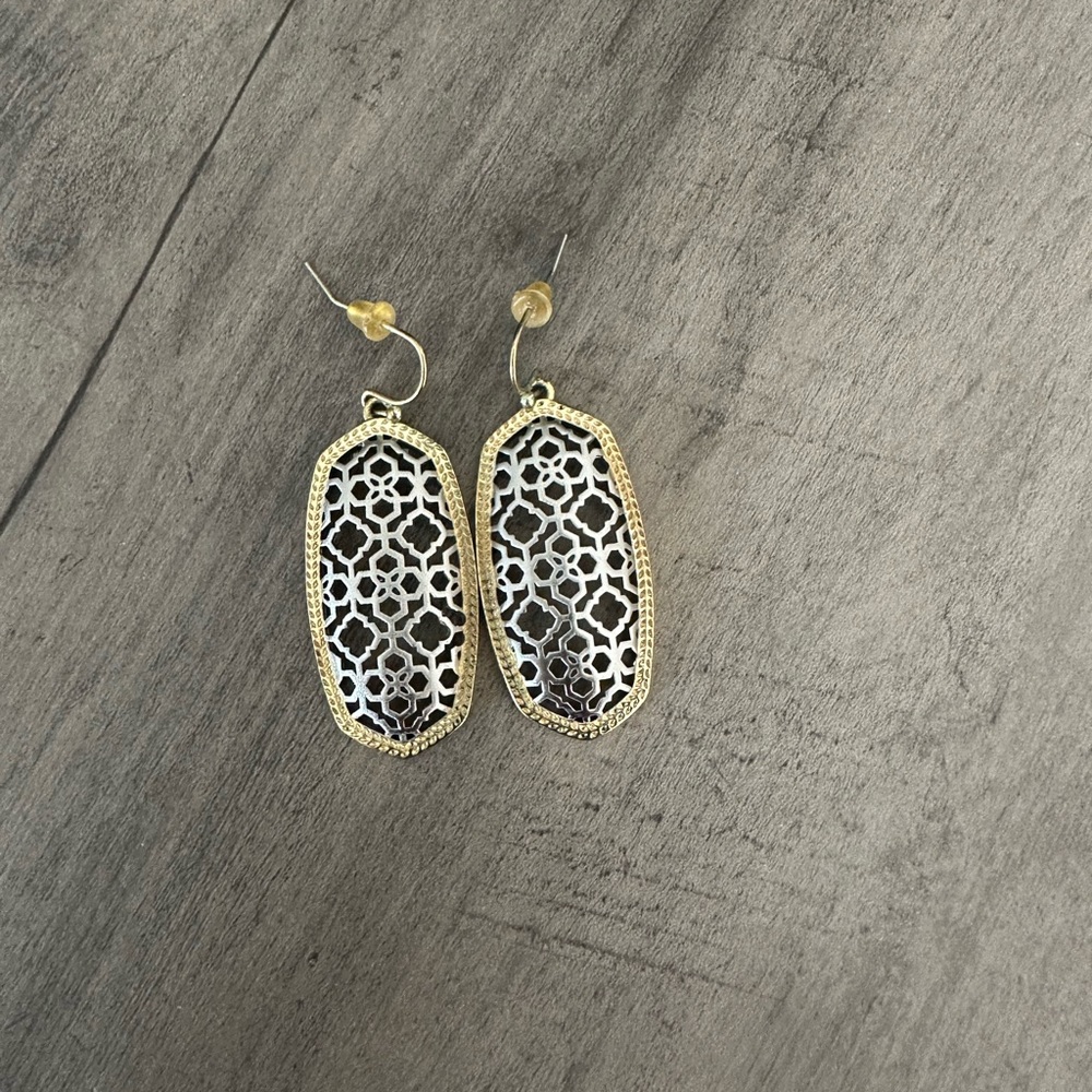 Kendra Scott Elle earrings